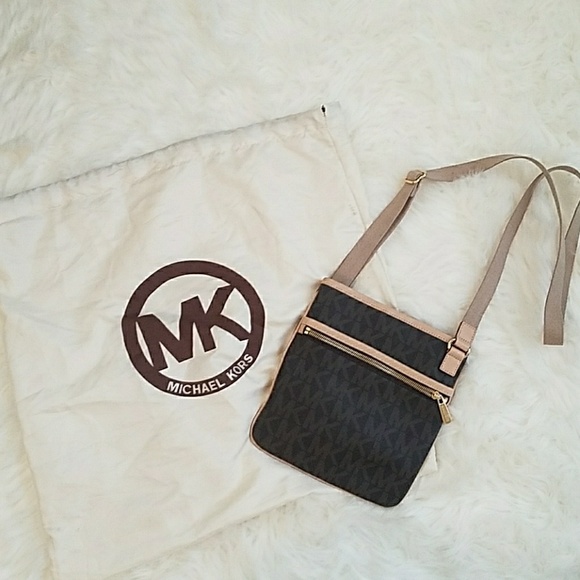 Michael Kors Handbags - Michael Kors Crossbody purse